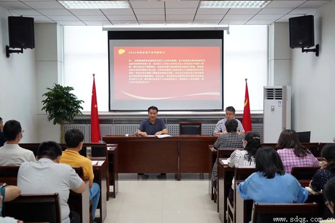 輕工供銷公司開展“一把手”講安全暨“安全生產月”宣傳活動