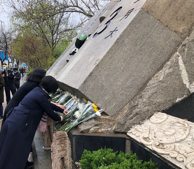 輕工供銷開展“緬懷先烈、文明祭掃”雙報到活動