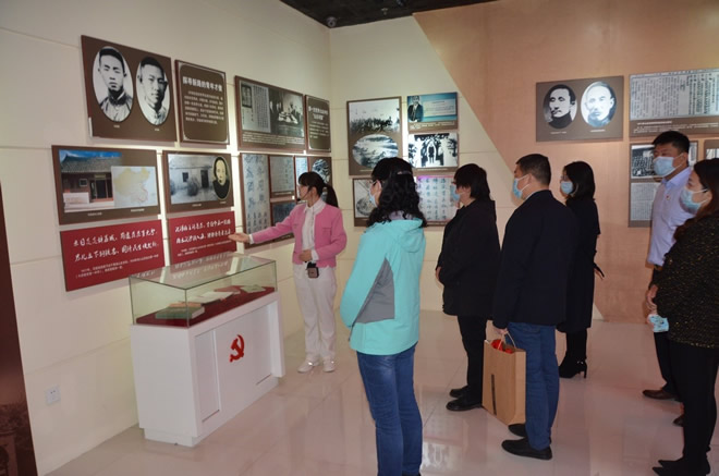 輕工供銷公司組織“尋訪百年光輝足跡、傳承紅色基因”活動