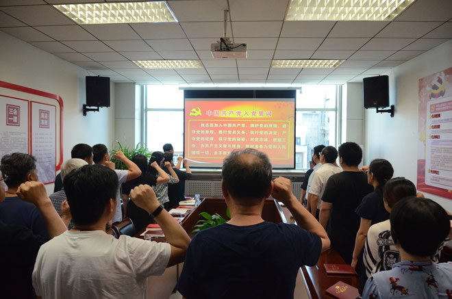 輕工供銷公司開展“政治生日話初心 勇?lián)姑偾靶小被顒? onmousewheel=