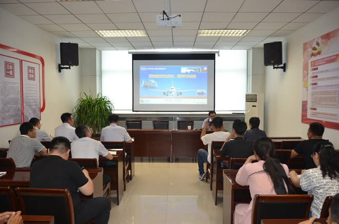 輕工供銷公司組織安全生產(chǎn)達(dá)標(biāo)創(chuàng)建專題培訓(xùn)