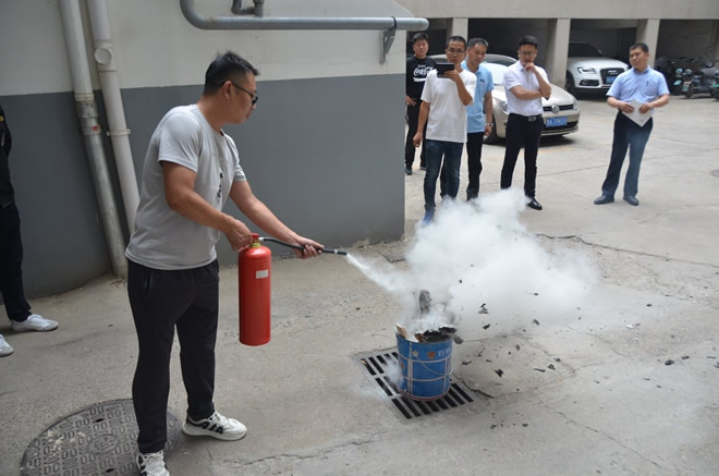 輕工供銷公司組織安全生產(chǎn)達(dá)標(biāo)創(chuàng)建專題培訓(xùn)