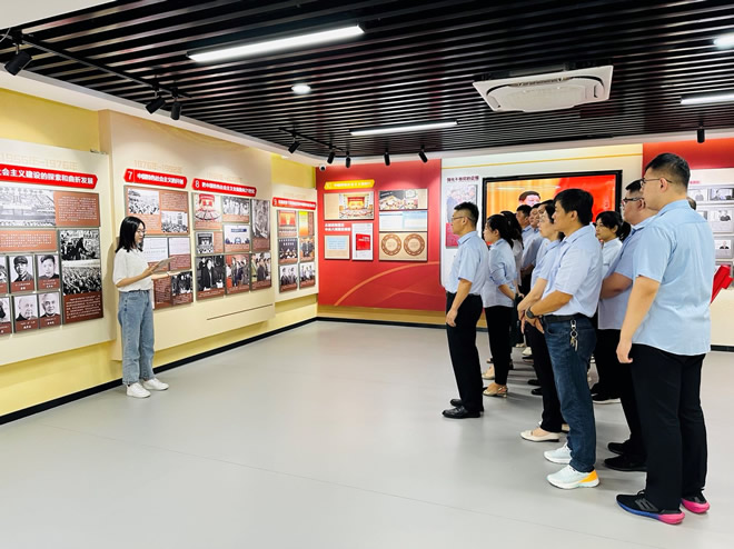 輕工供銷公司組織參觀歷下區廉潔文化教育展廳