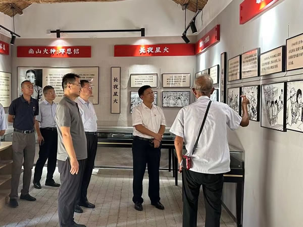 山東國投公司黨委常委、紀委書記、省監委駐公司監察專員趙文友參加輕工供銷公司黨建共建活動